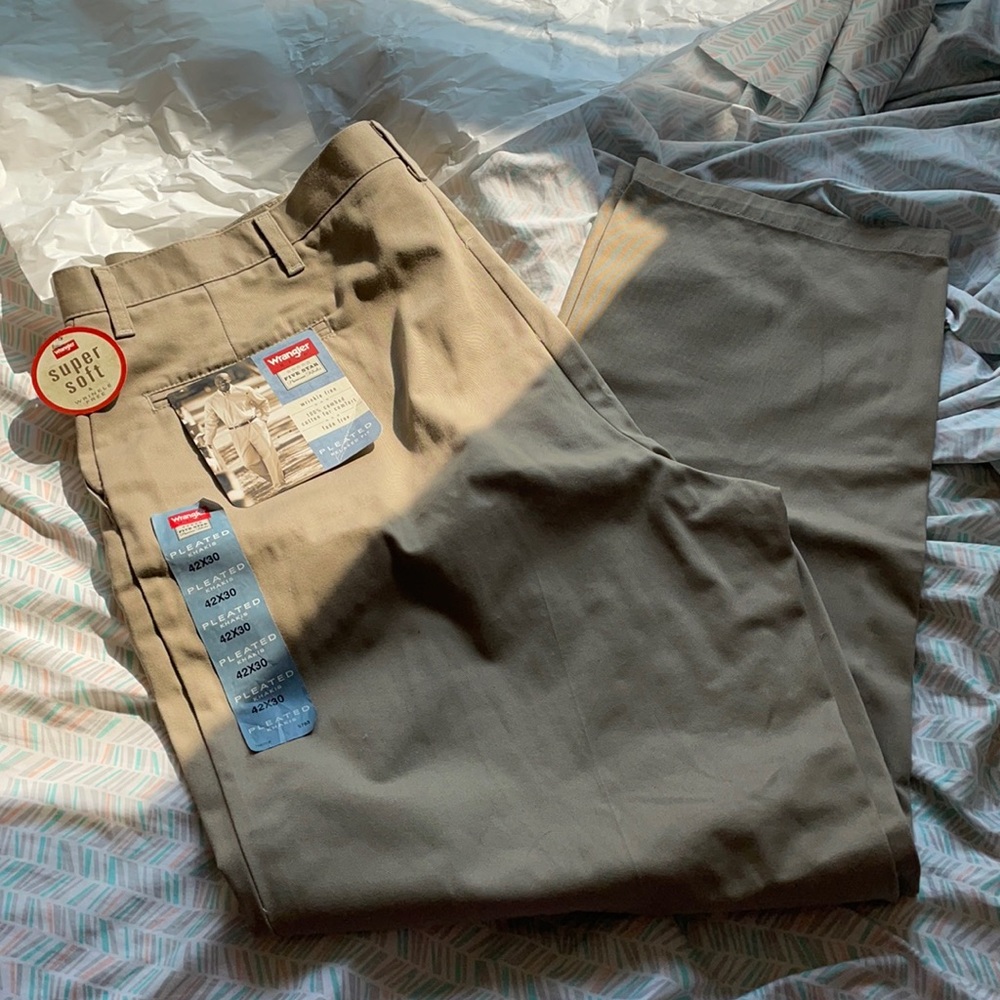 Wrangler pleated khakis 42 X 30